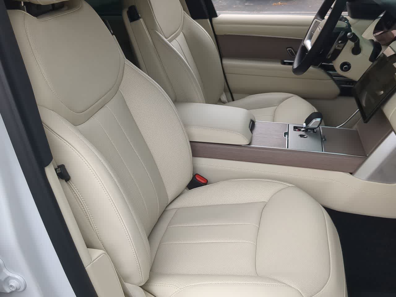 Thumbnail: 2025 Land Rover Range Rover - 24