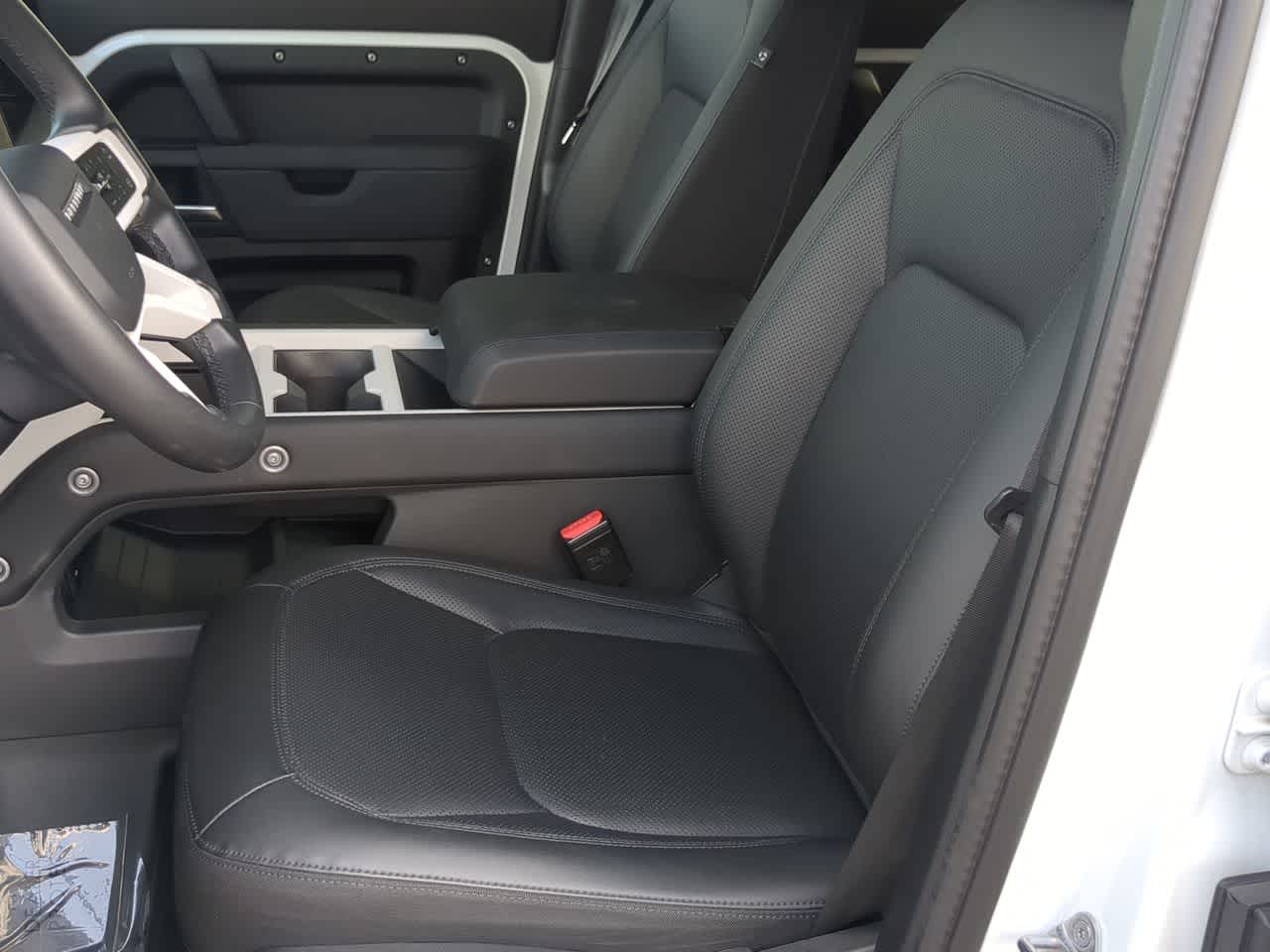 Thumbnail: 2025 Land Rover Defender - 17