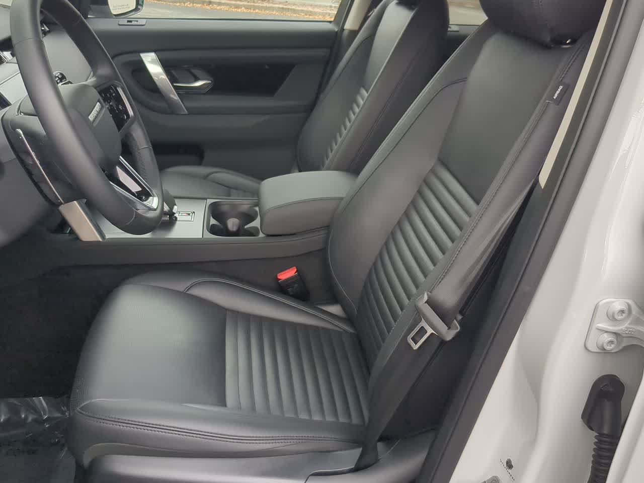 Thumbnail: 2025 Land Rover Discovery Sport - 17