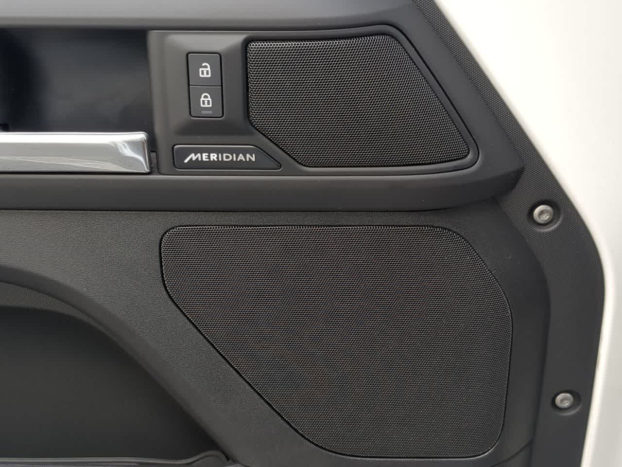 Thumbnail: 2025 Land Rover Defender - 33