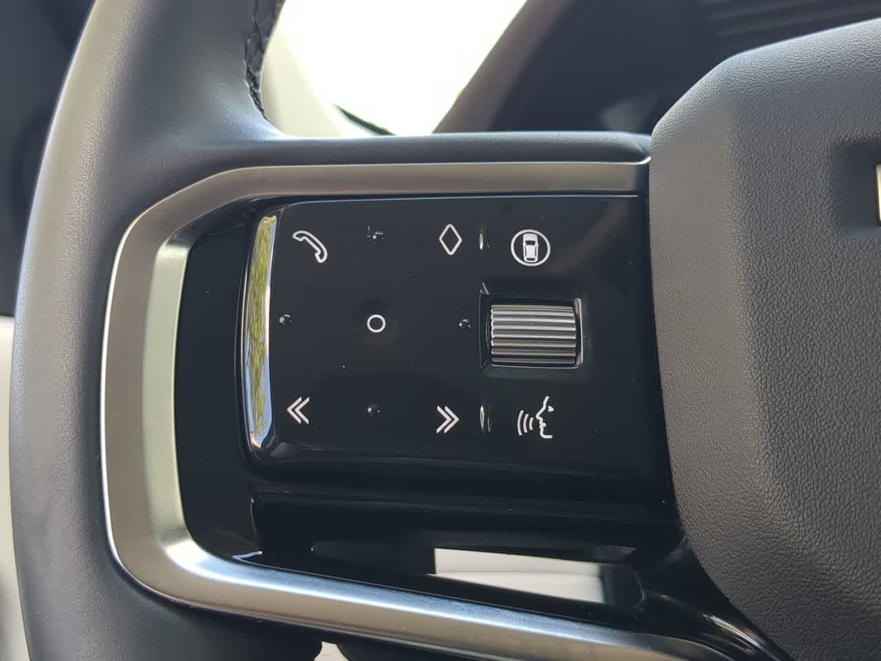 Thumbnail: 2025 Land Rover Discovery Sport - 26