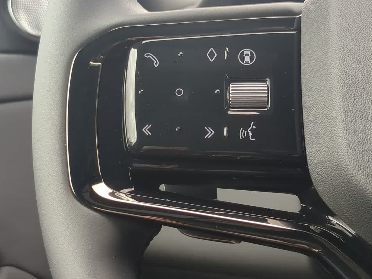 Thumbnail: 2026 Land Rover Range Rover Evoque - 26