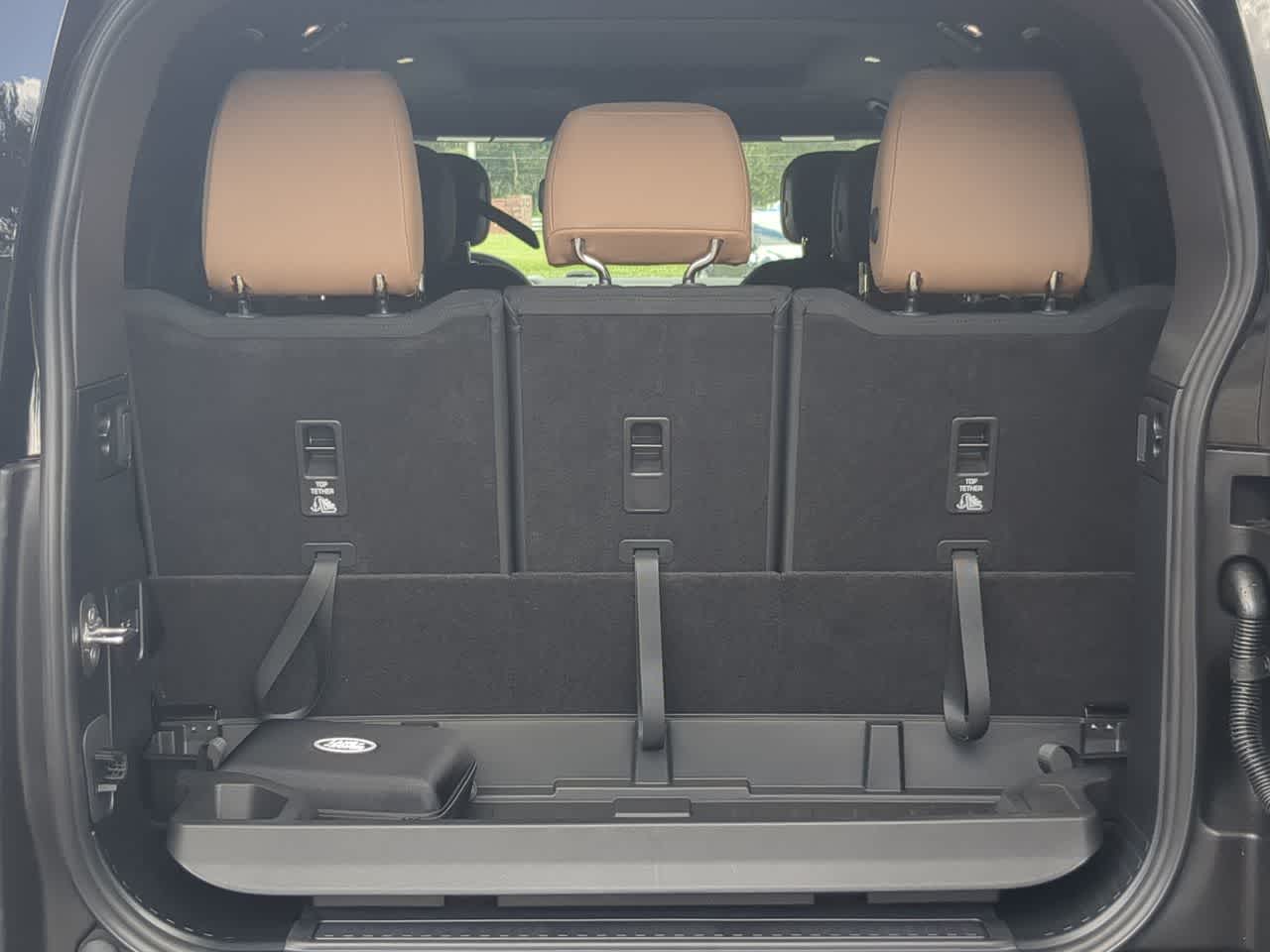 Thumbnail: 2025 Land Rover Defender - 37