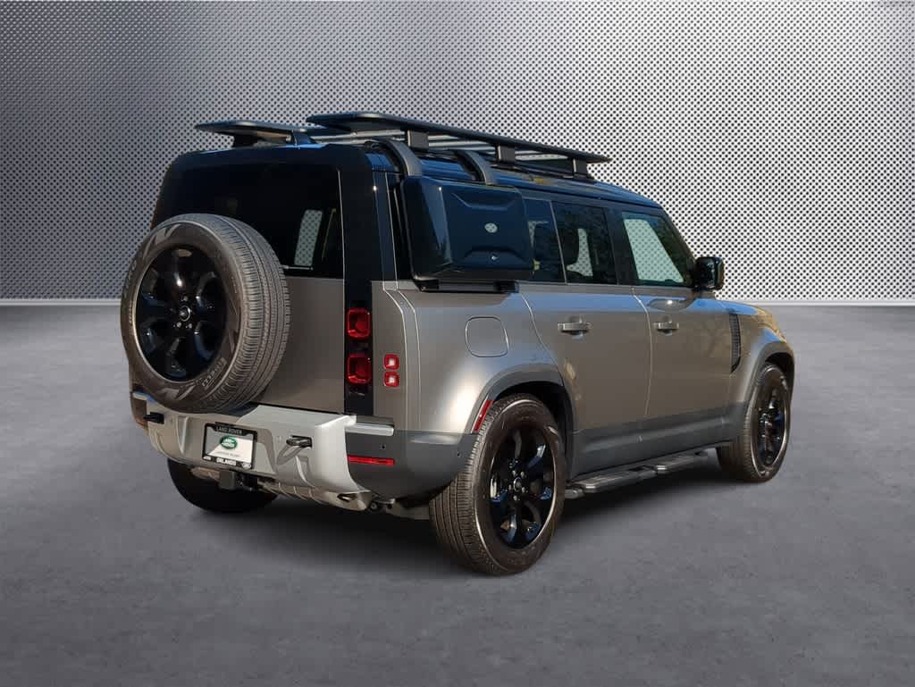 2025 Land Rover Defender 110 8
