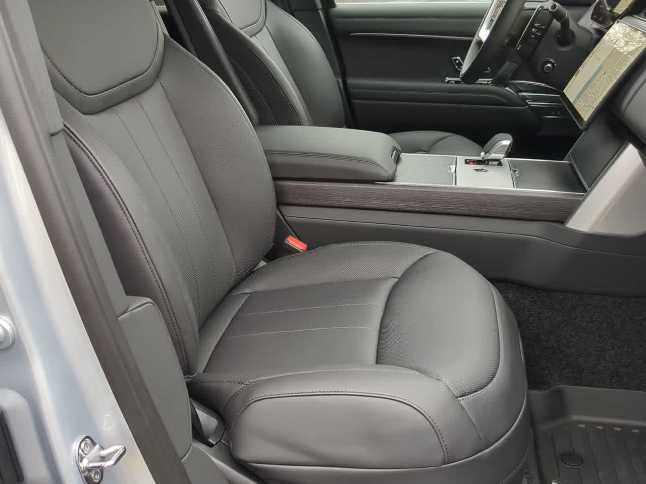 Thumbnail: 2025 Land Rover Range Rover - 23