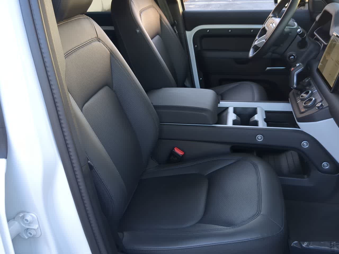 Thumbnail: 2025 Land Rover Defender - 23