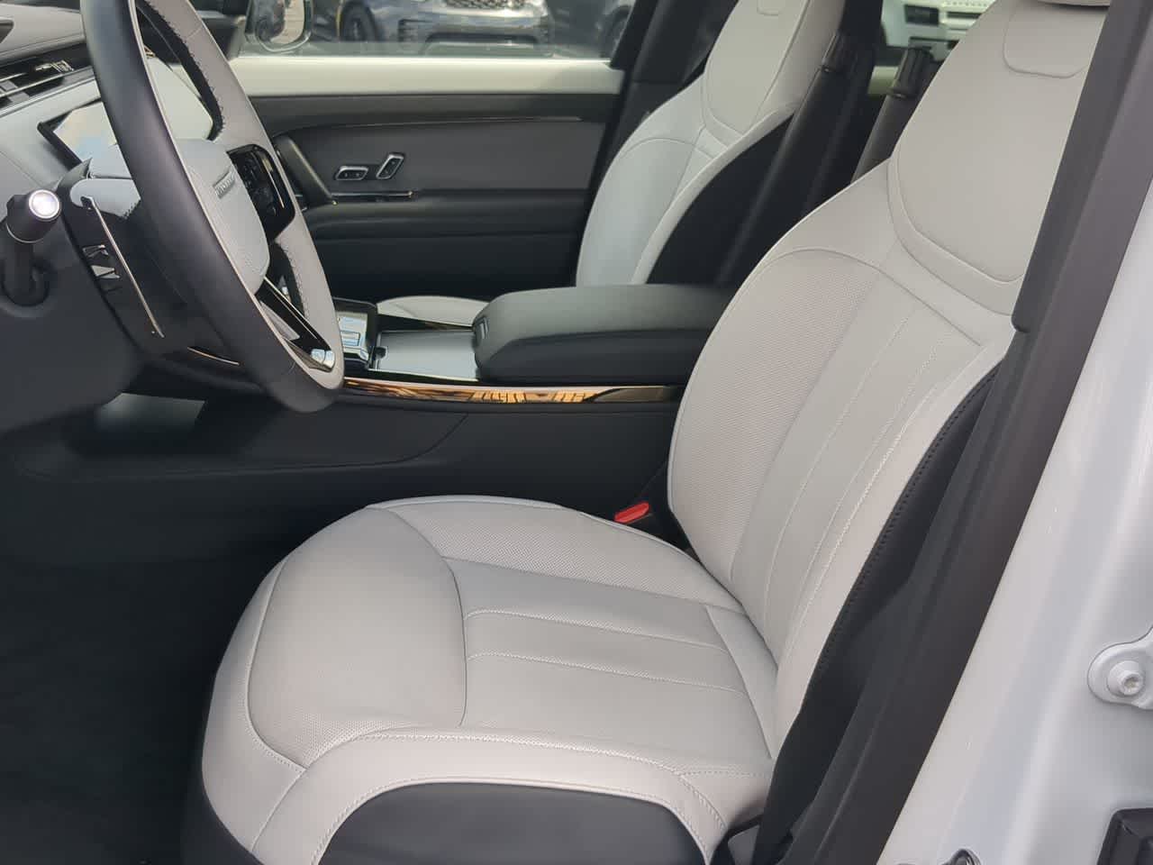 Thumbnail: 2025 Land Rover Range Rover Sport - 17