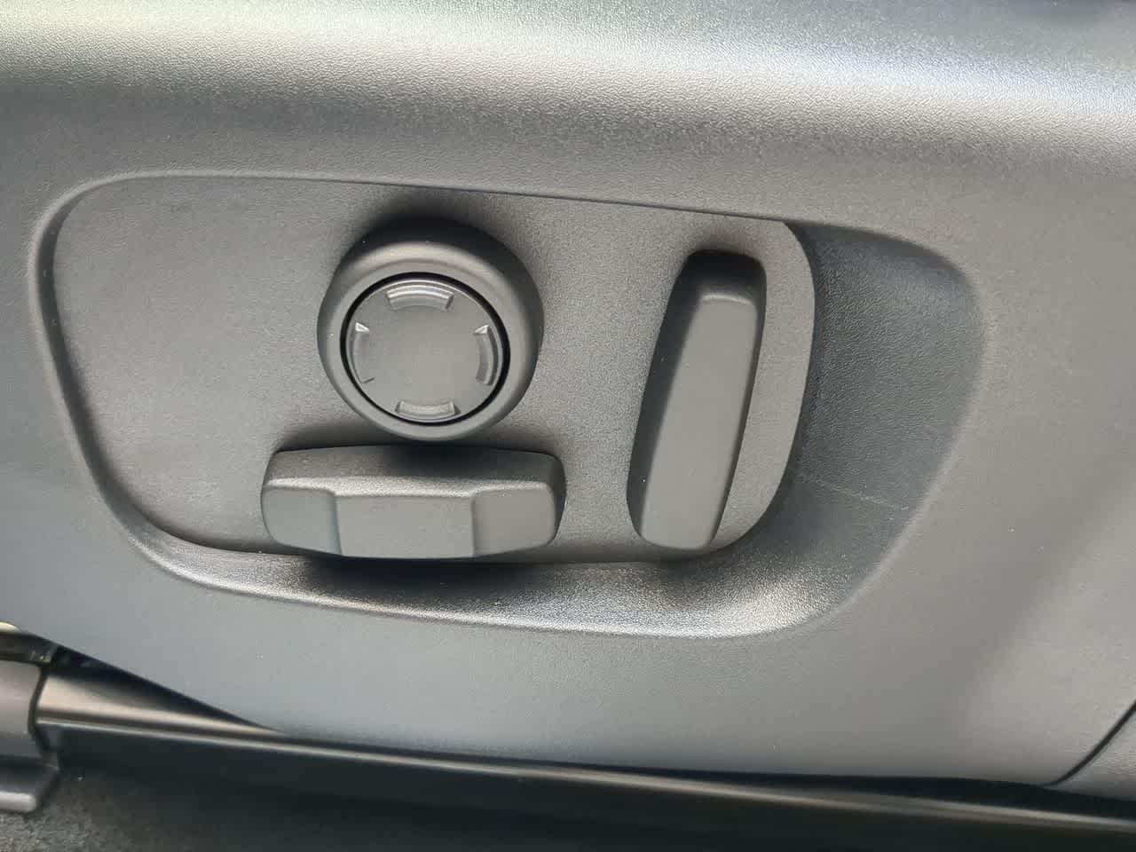 Thumbnail: 2025 Land Rover Discovery Sport - 18