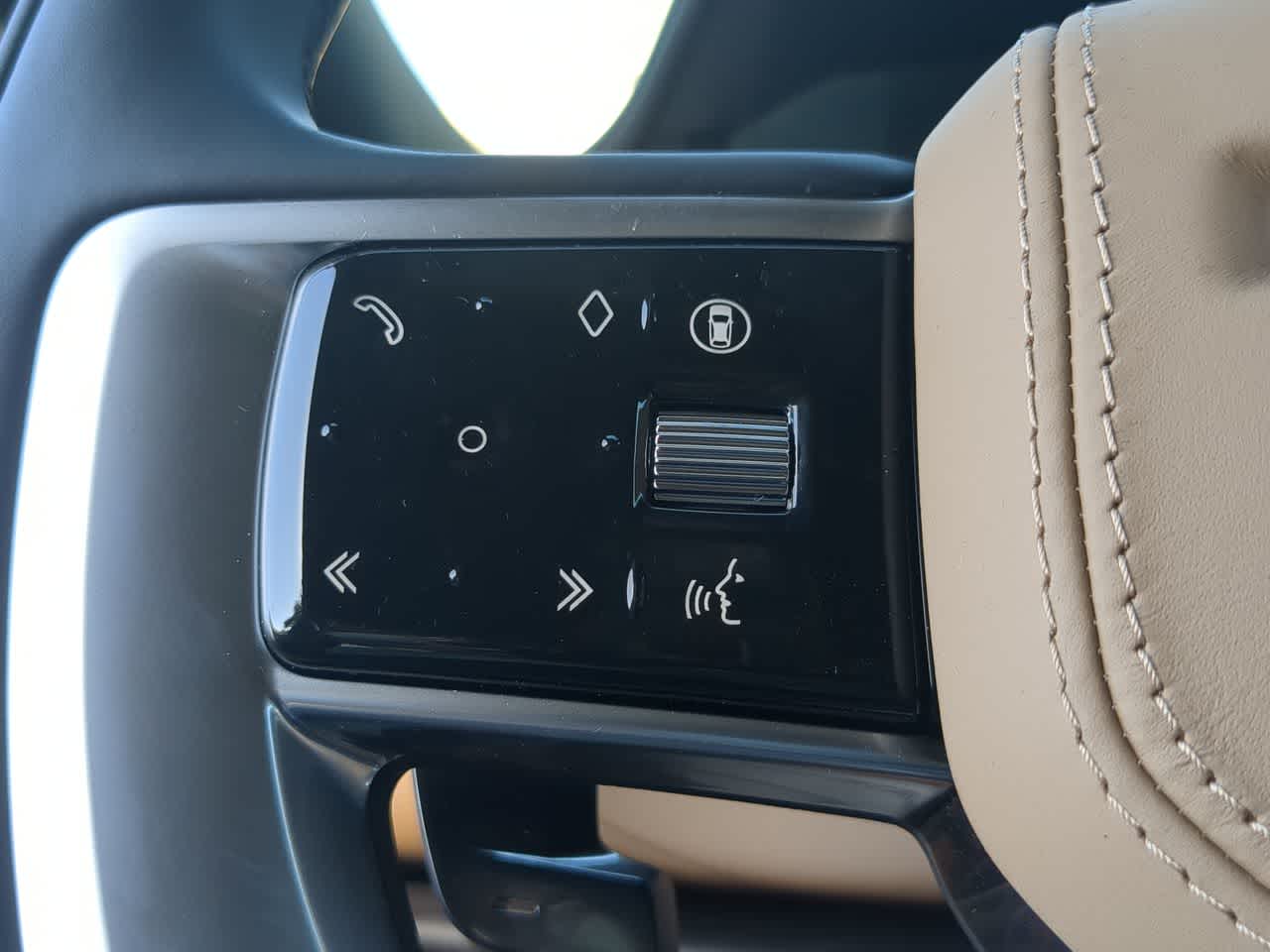 Thumbnail: 2025 Land Rover Range Rover - 25