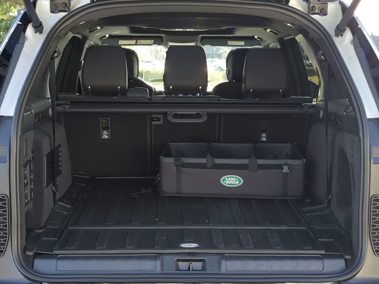 Thumbnail: 2026 Land Rover Discovery - 37