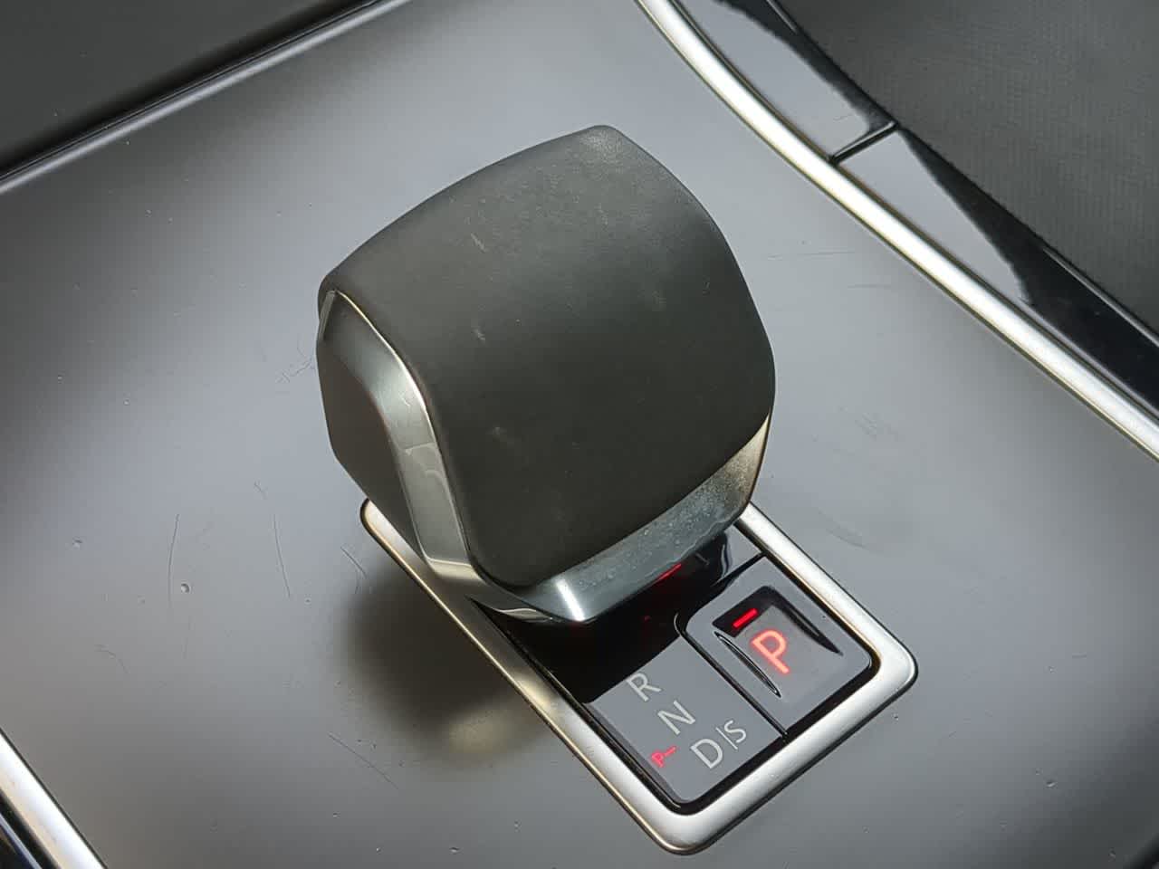 Thumbnail: 2025 Land Rover Range Rover Velar - 32