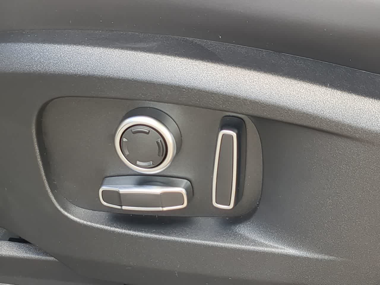 Thumbnail: 2026 Land Rover Defender - 18