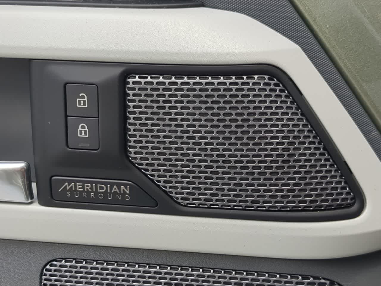 Thumbnail: 2022 Land Rover Defender - 30