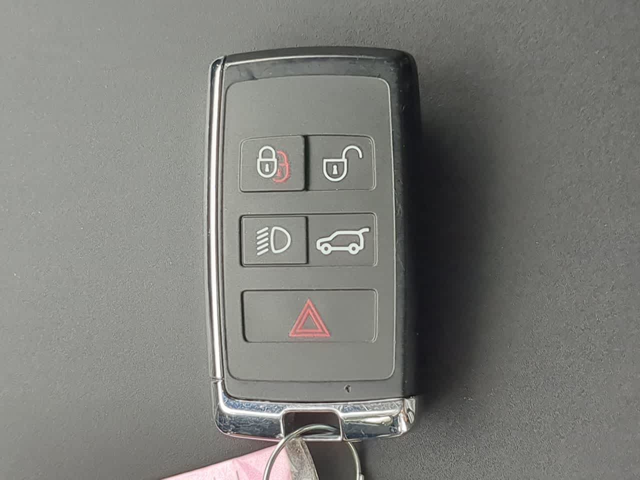 Thumbnail: 2025 Land Rover Discovery Sport - 34