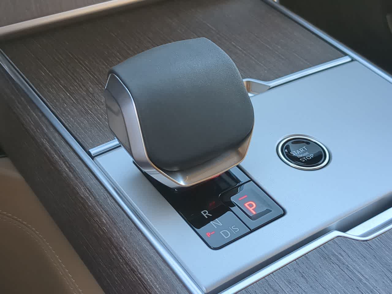 Thumbnail: 2026 Land Rover Range Rover - 34