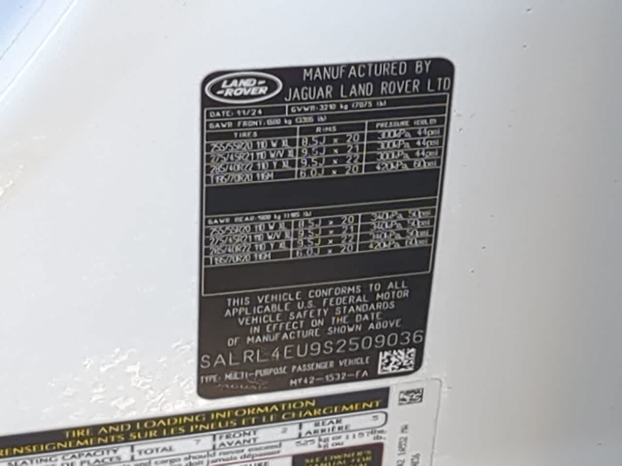 Thumbnail: 2025 Land Rover Discovery - 38