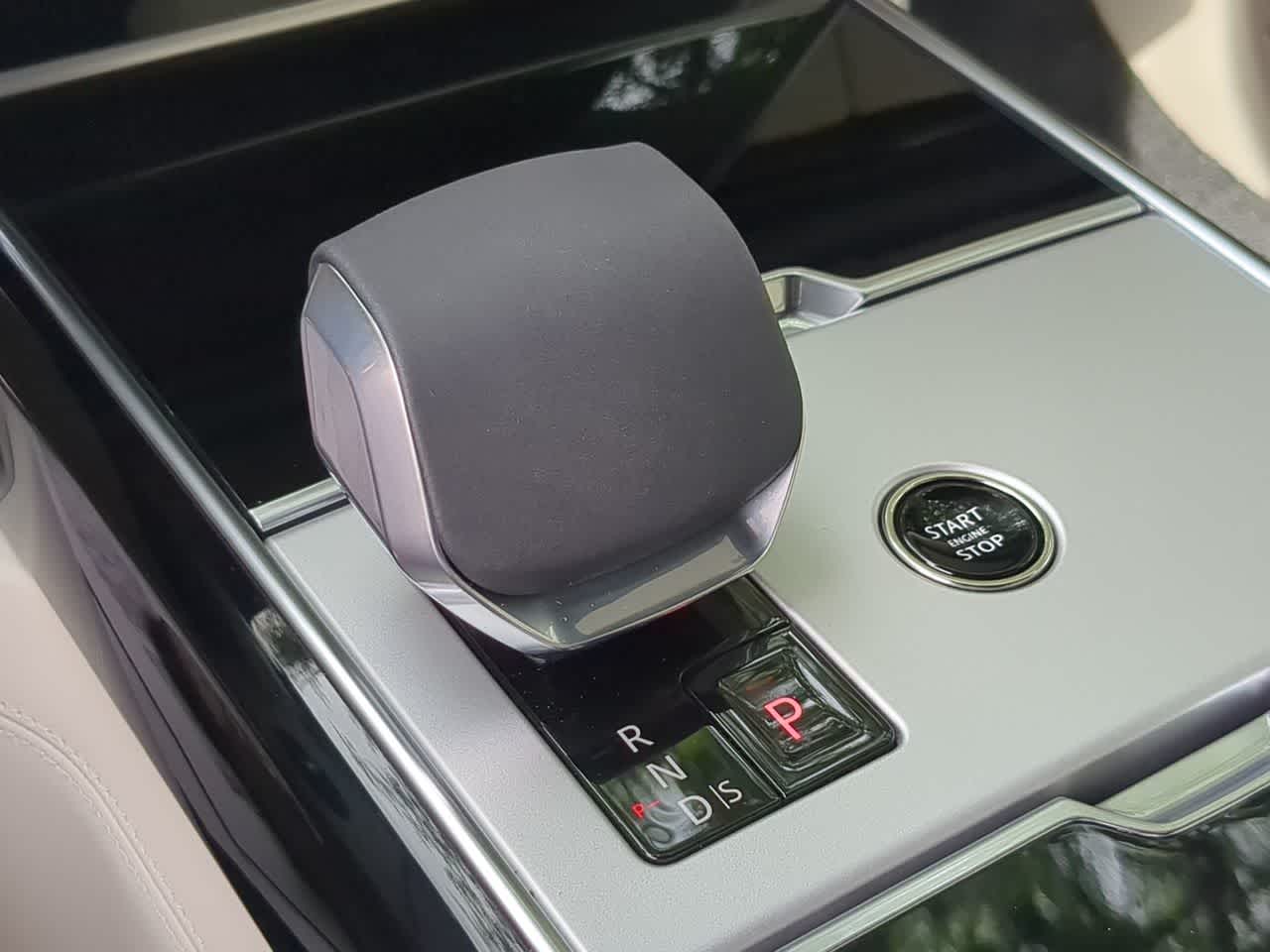 Thumbnail: 2026 Land Rover Range Rover - 34