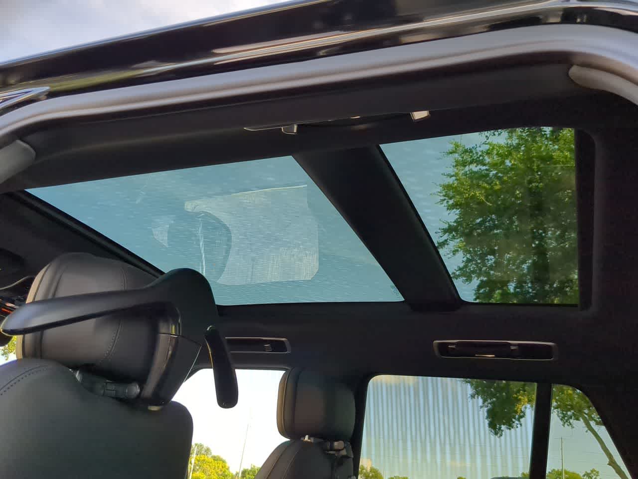 Thumbnail: 2025 Land Rover Range Rover - 22