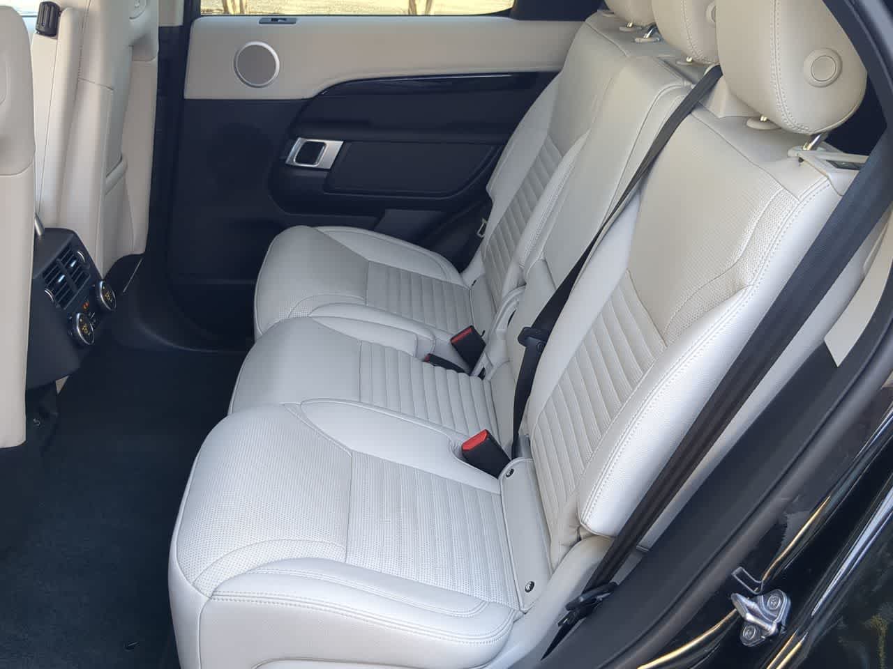 Thumbnail: 2025 Land Rover Discovery - 19