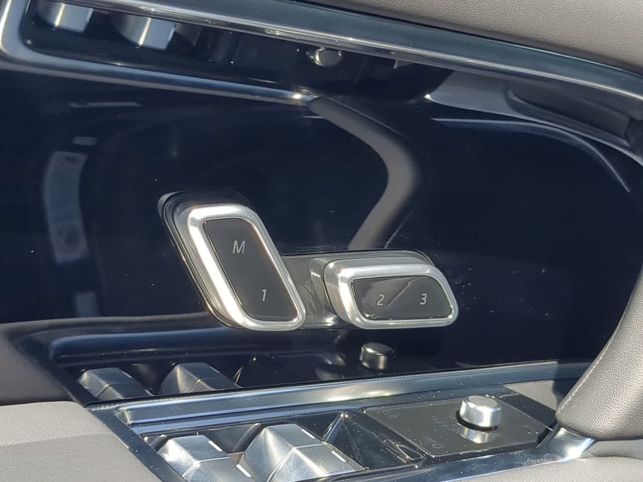 Thumbnail: 2026 Land Rover Range Rover - 16