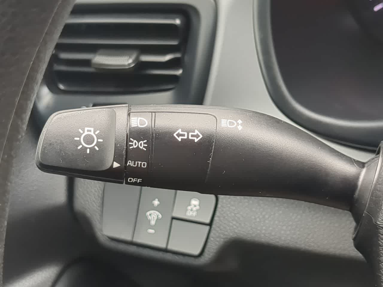 Thumbnail: 2023 Kia Rio - 26