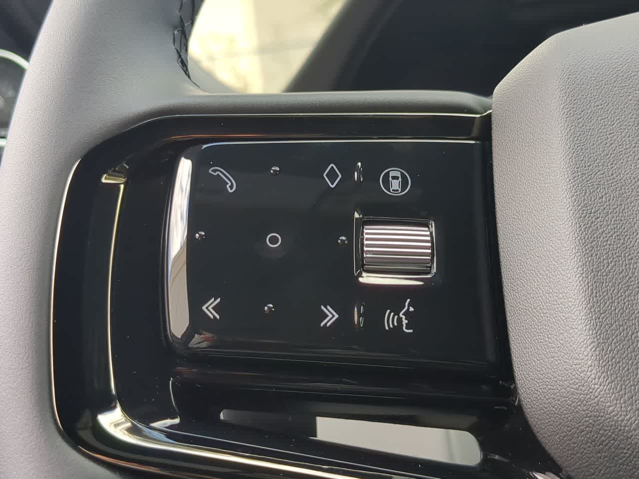 Thumbnail: 2026 Land Rover Range Rover Evoque - 25