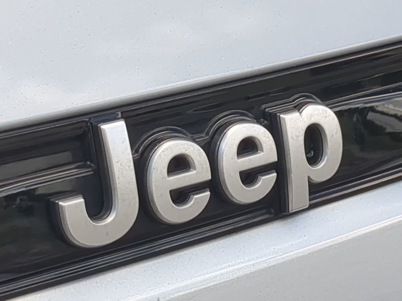 Thumbnail: 2023 Jeep Grand Cherokee - 12