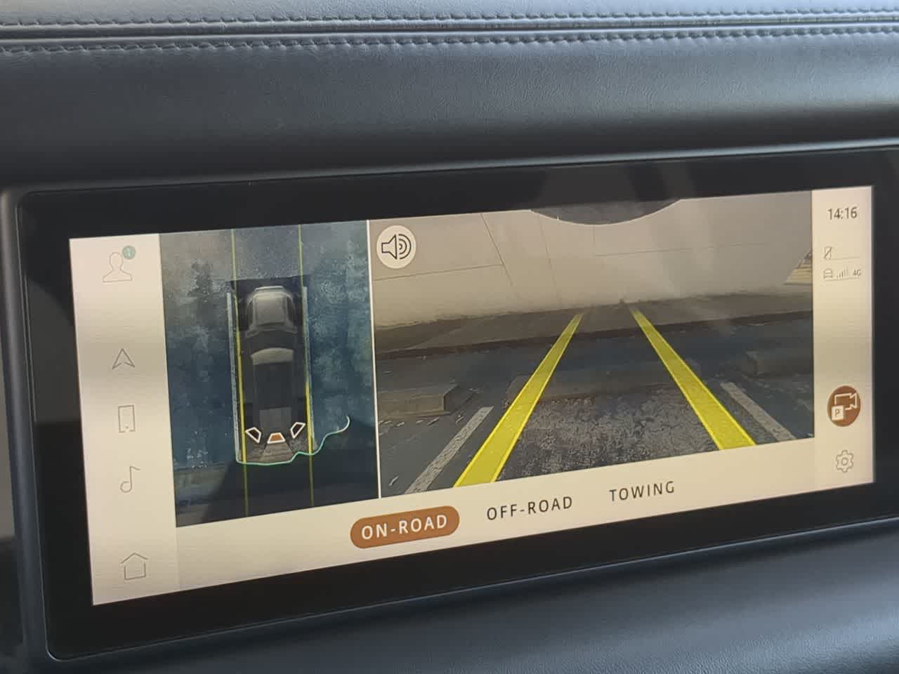 Thumbnail: 2020 Land Rover Defender - 32