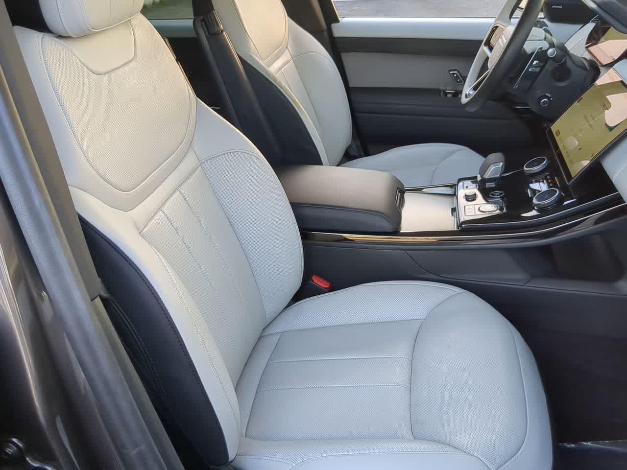 Thumbnail: 2023 Land Rover Range Rover Sport - 23