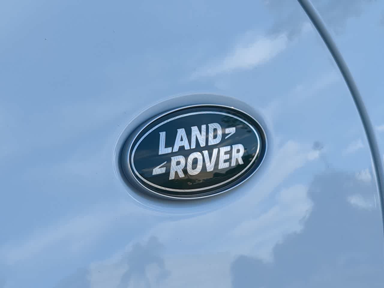 Thumbnail: 2026 Land Rover Discovery - 12