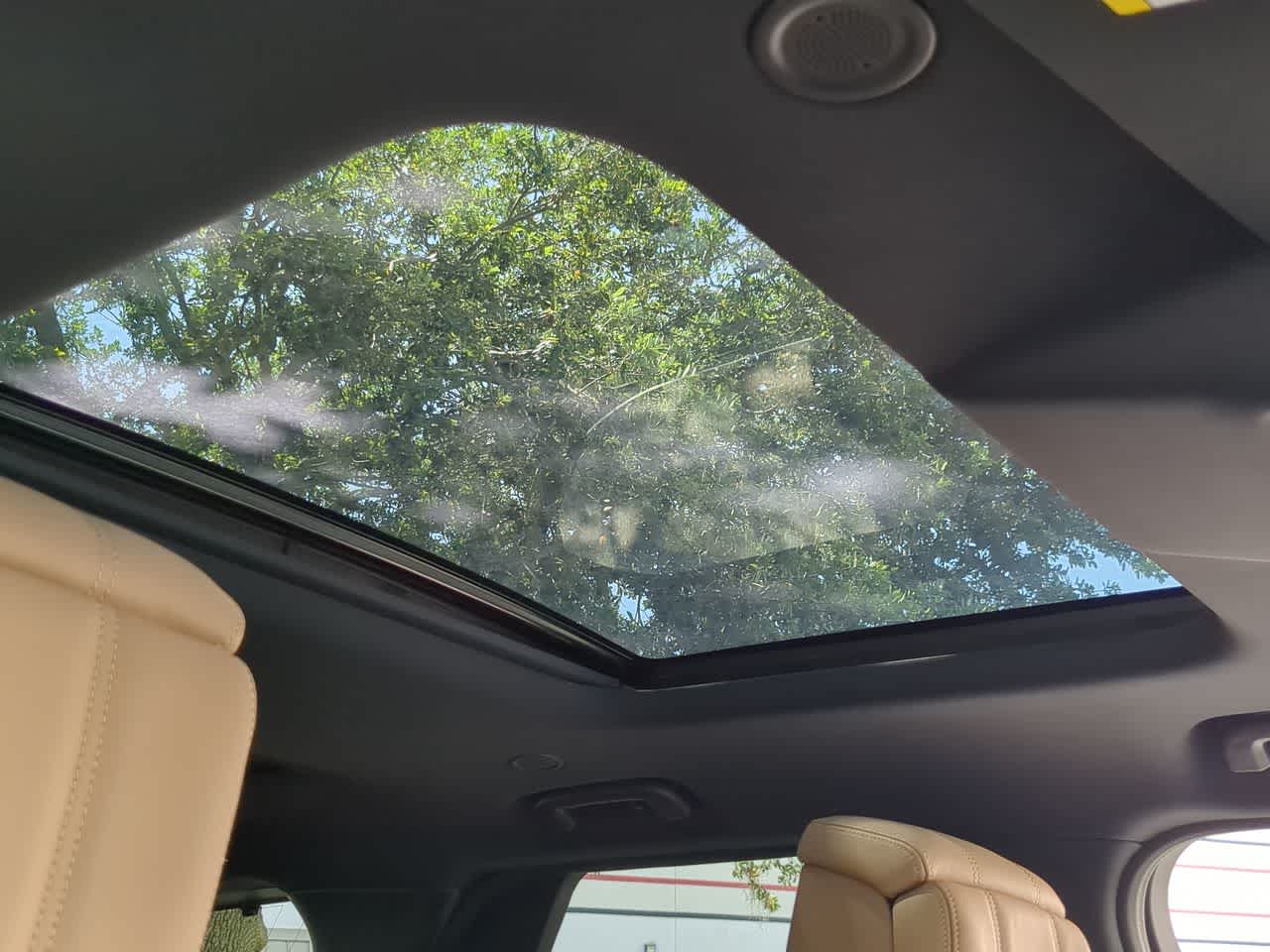 Thumbnail: 2025 Land Rover Discovery - 19