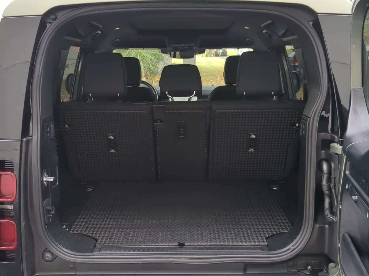 Thumbnail: 2025 Land Rover Defender - 35