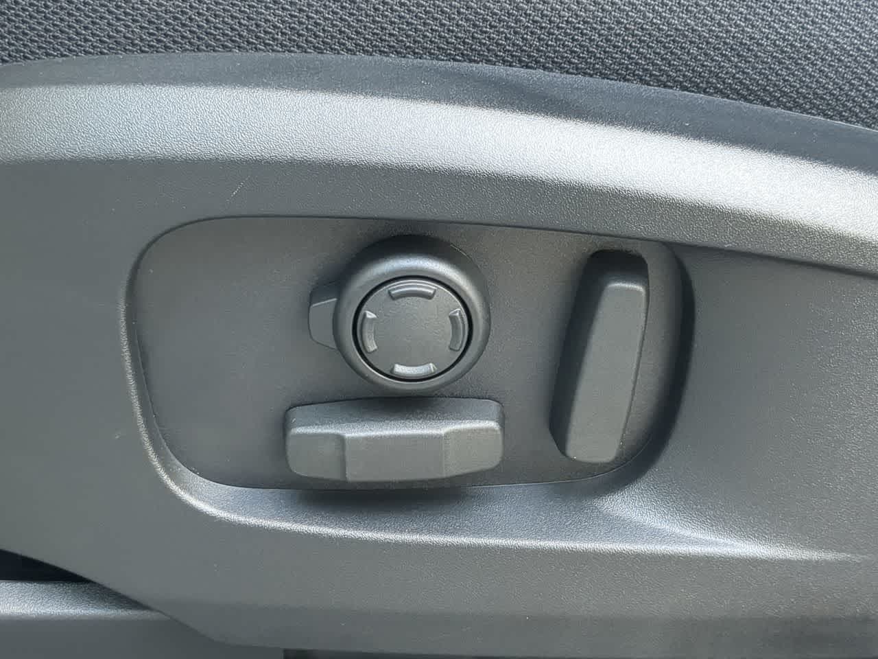 Thumbnail: 2025 Land Rover Defender - 18