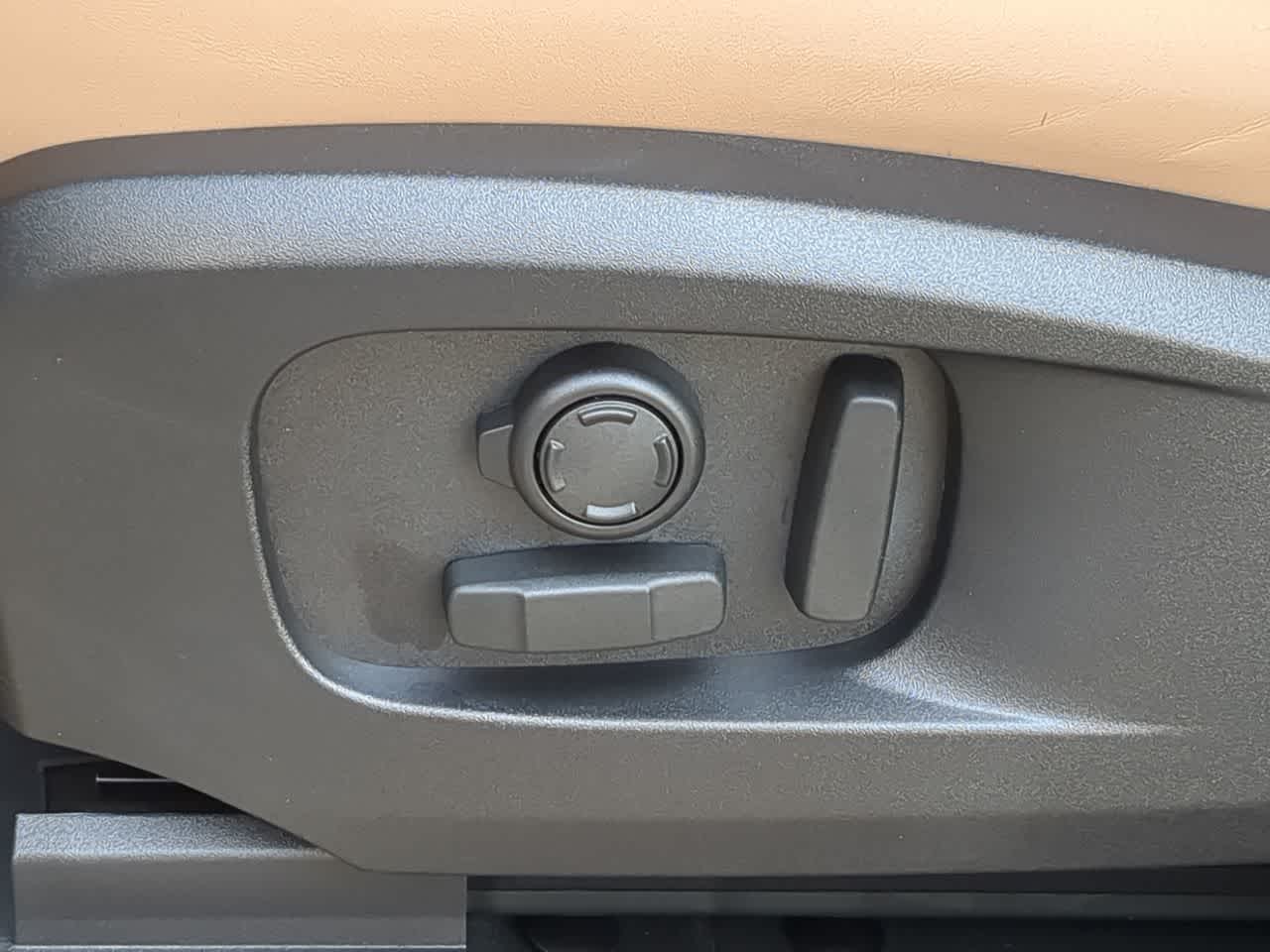 Thumbnail: 2026 Land Rover Defender - 18