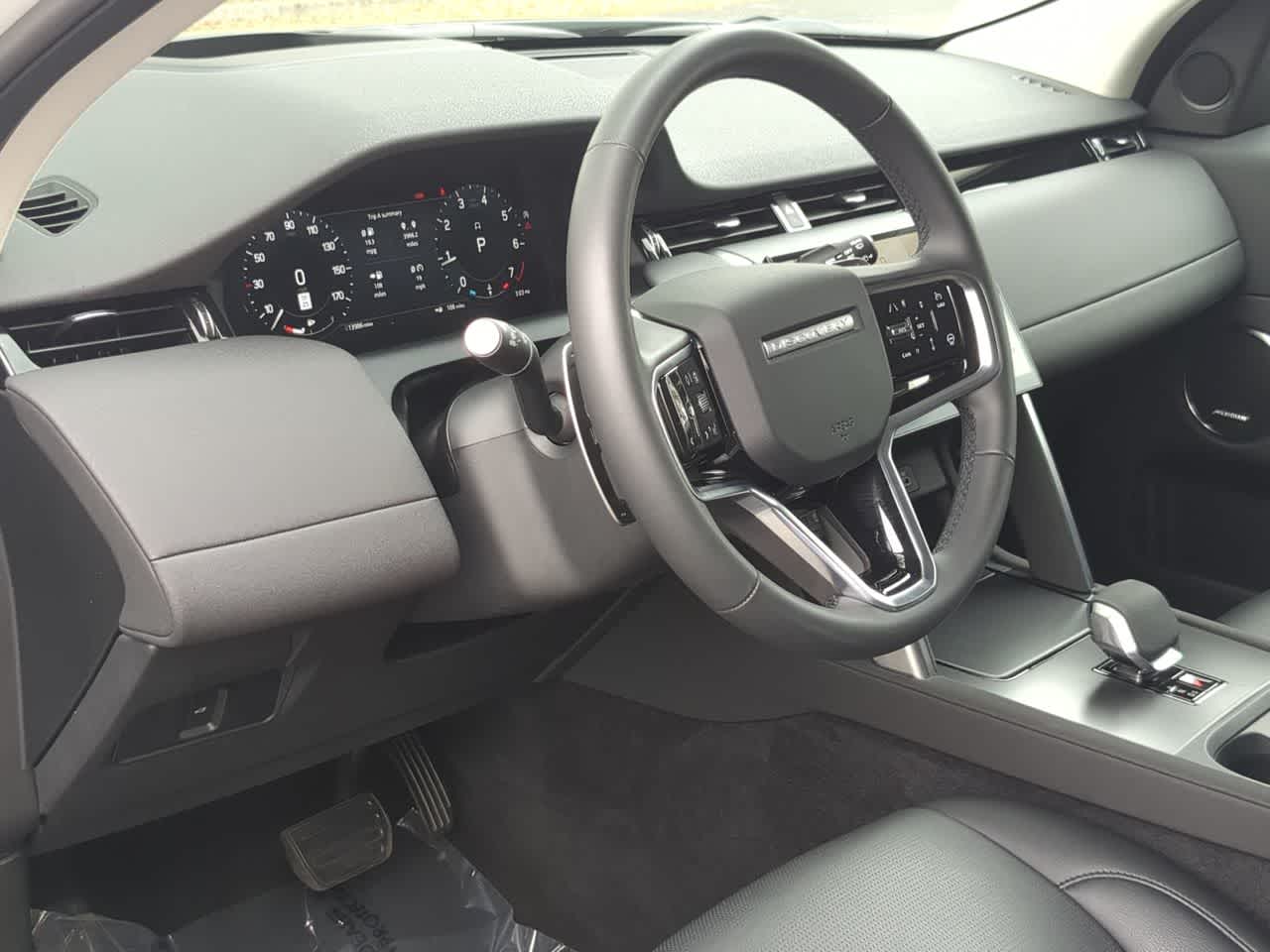 Thumbnail: 2025 Land Rover Discovery Sport - 10