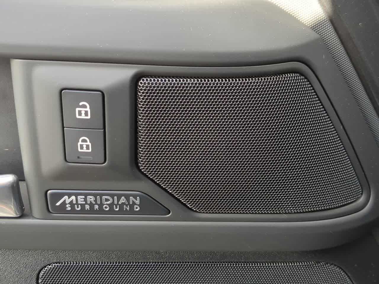 Thumbnail: 2025 Land Rover Defender - 32