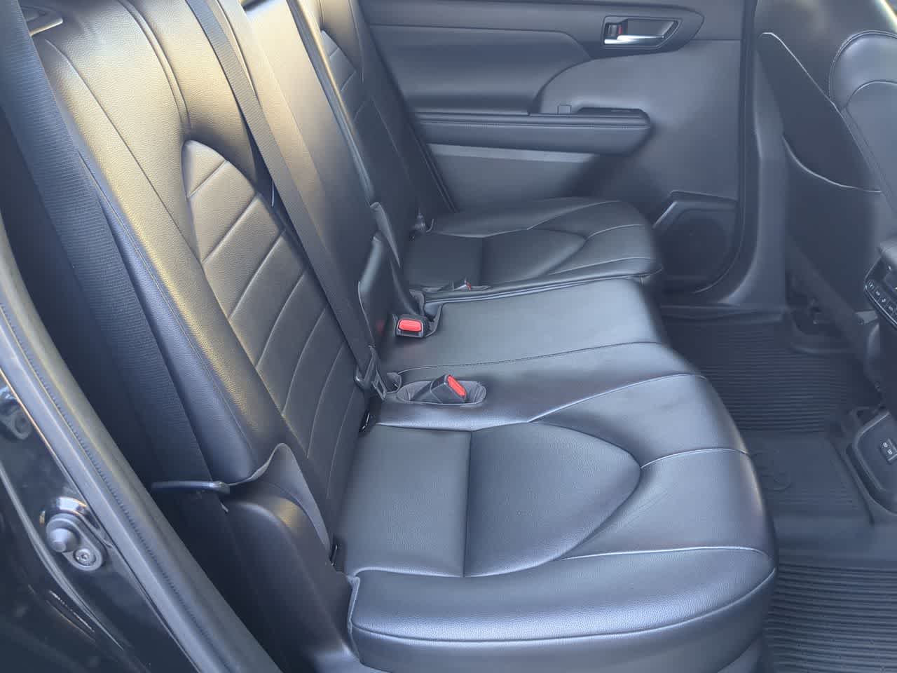 Thumbnail: 2022 Toyota Highlander - 22