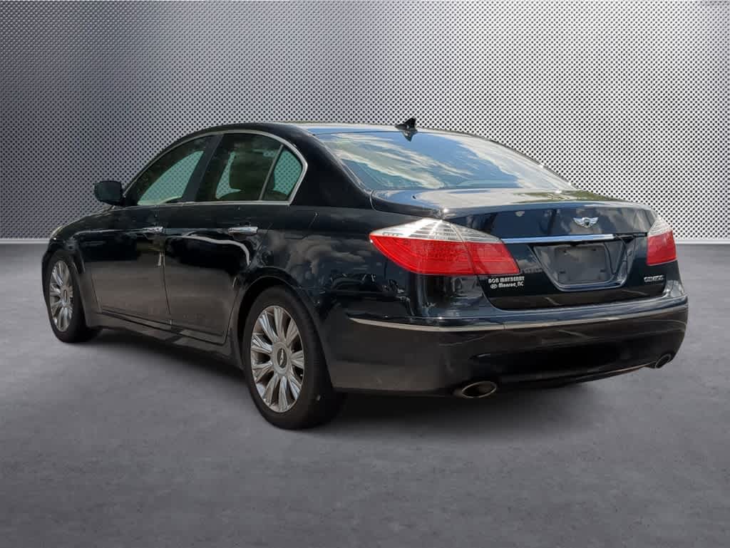 Thumbnail: 2010 Hyundai Genesis - 6