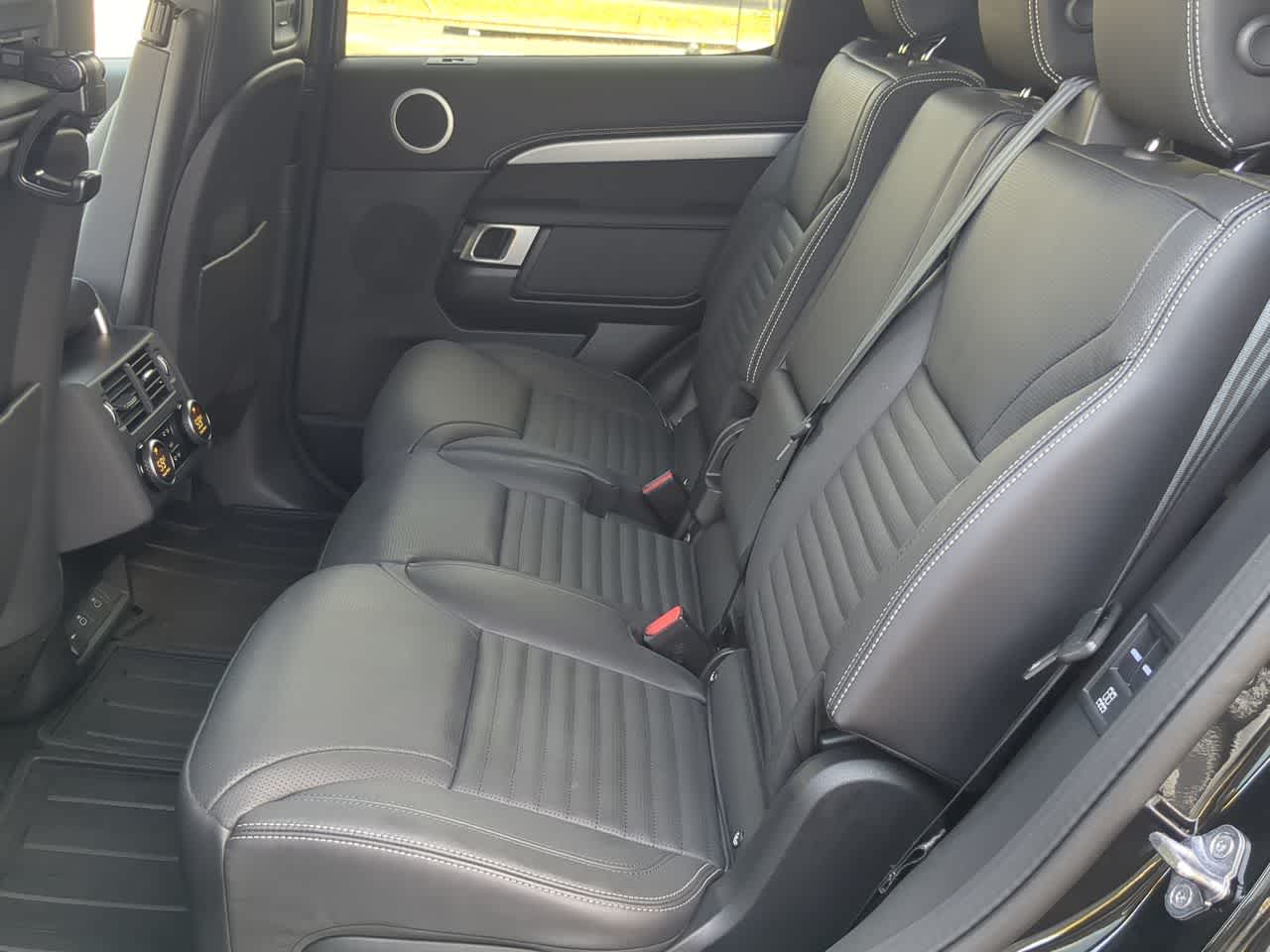 Thumbnail: 2025 Land Rover Discovery - 20