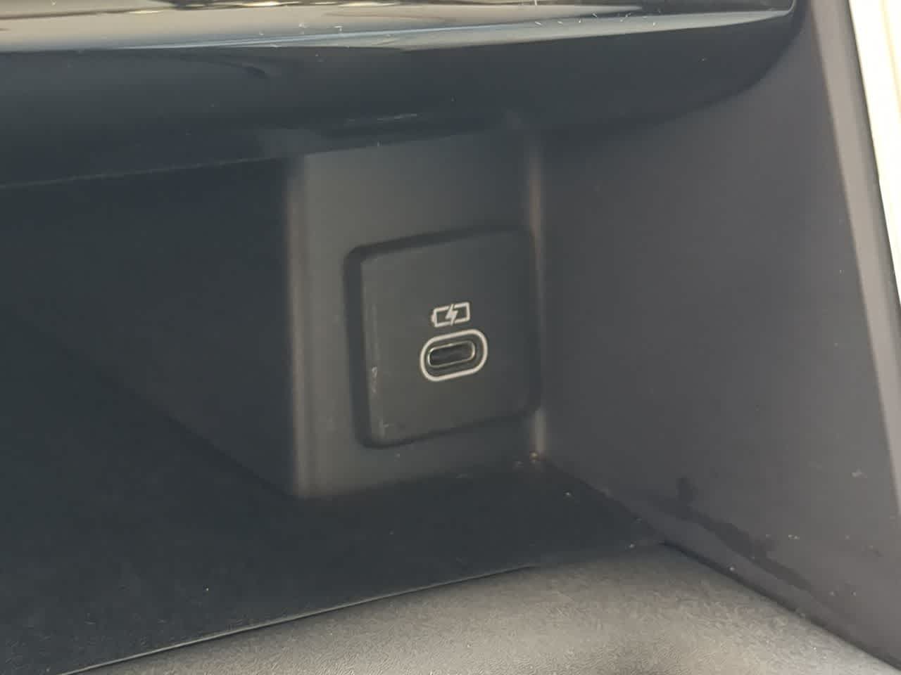 Thumbnail: 2025 Land Rover Discovery - 34