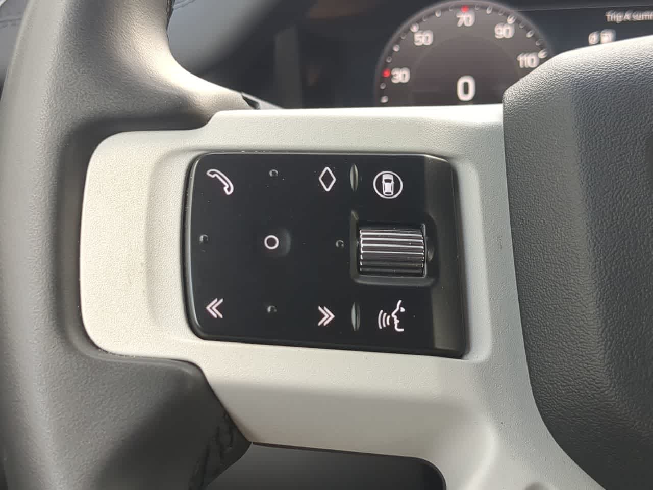 Thumbnail: 2025 Land Rover Defender - 25