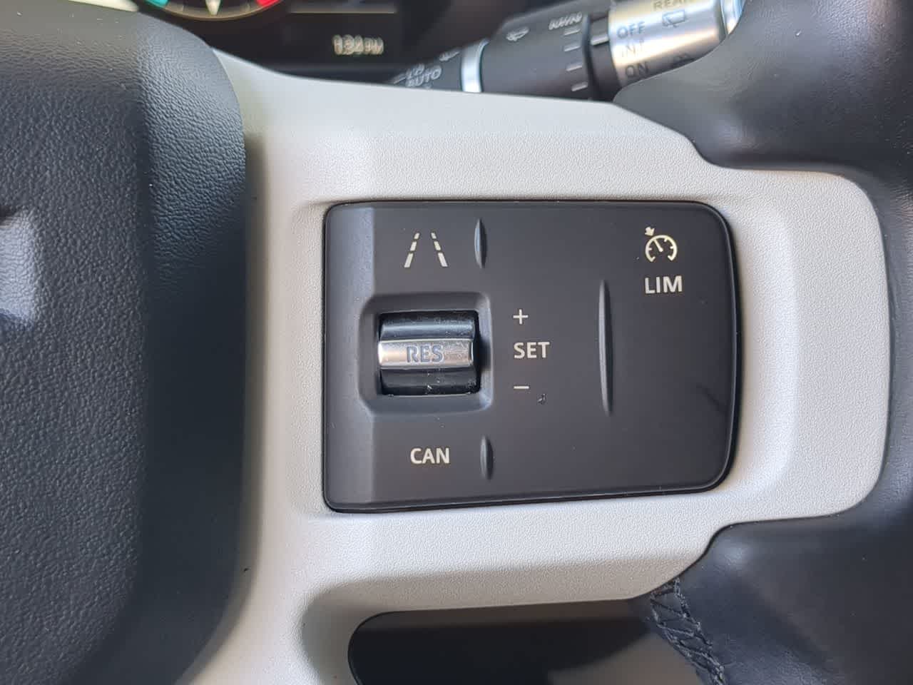 Thumbnail: 2022 Land Rover Defender - 27