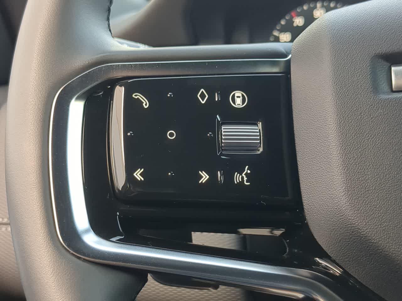 Thumbnail: 2025 Land Rover Discovery Sport - 24