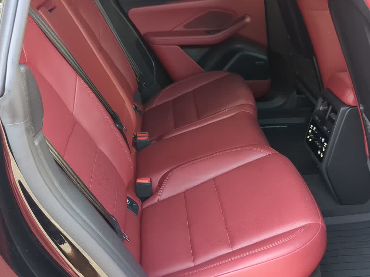 Thumbnail: 2025 Porsche Macan - 21