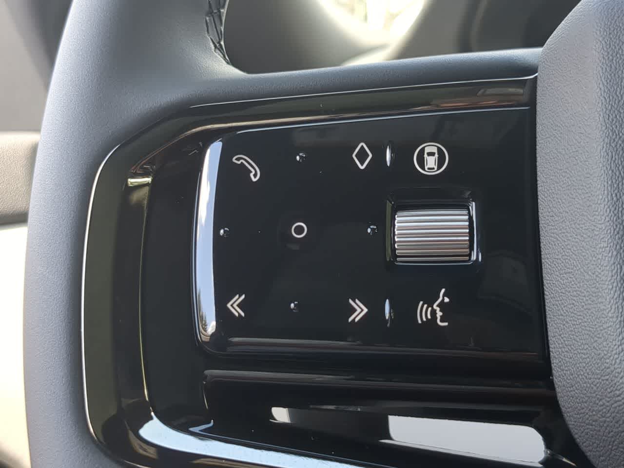 Thumbnail: 2026 Land Rover Range Rover Evoque - 26