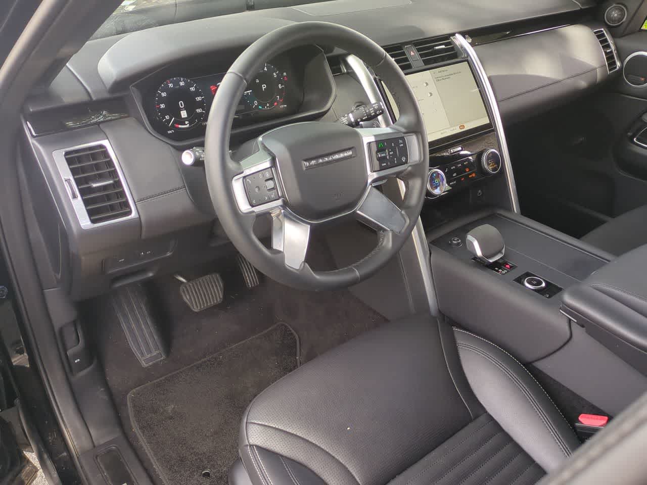 Thumbnail: 2025 Land Rover Discovery - 10