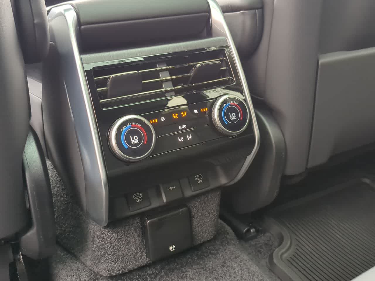 Thumbnail: 2025 Land Rover Range Rover - 40