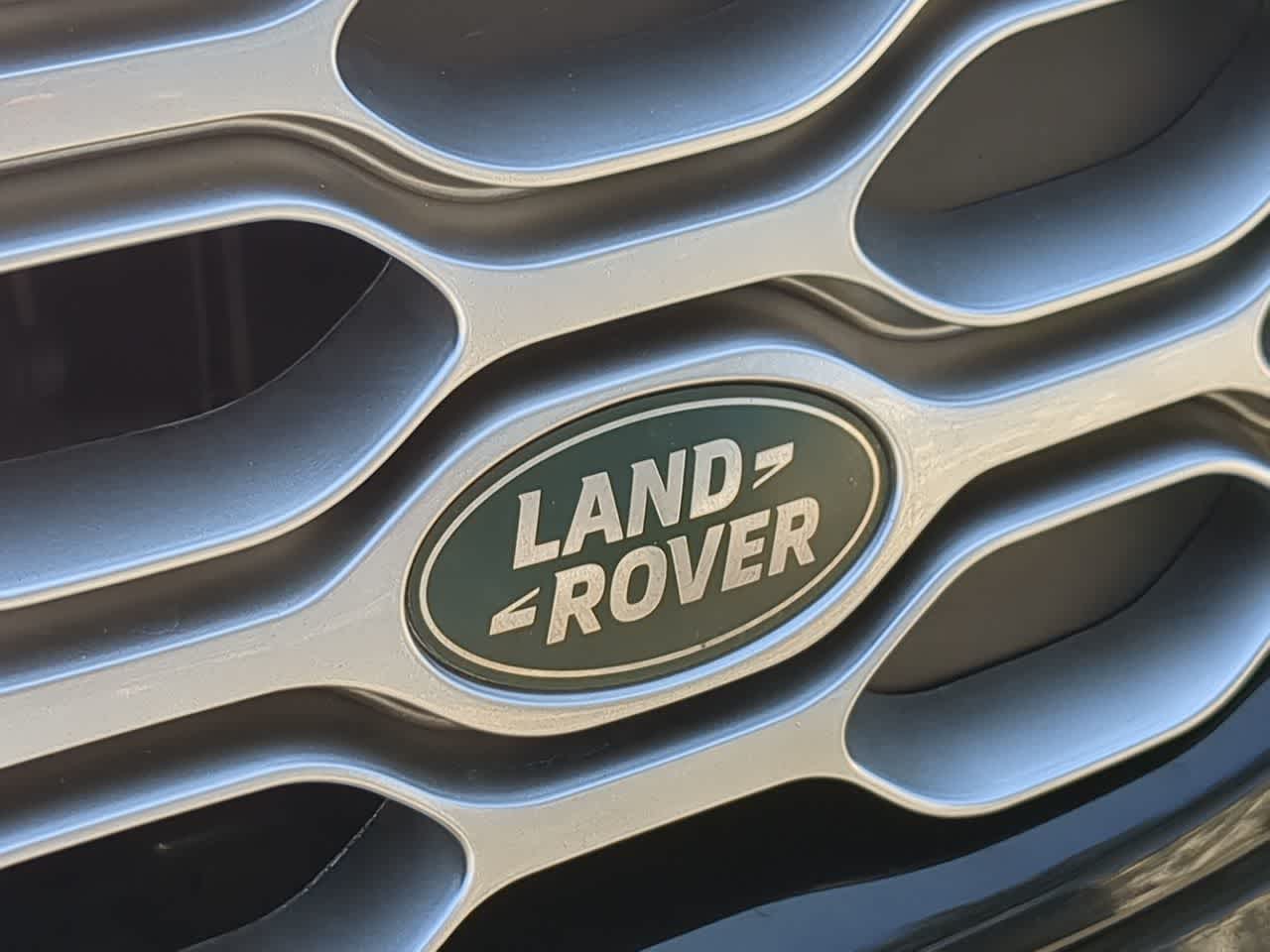 Thumbnail: 2025 Land Rover Discovery - 11