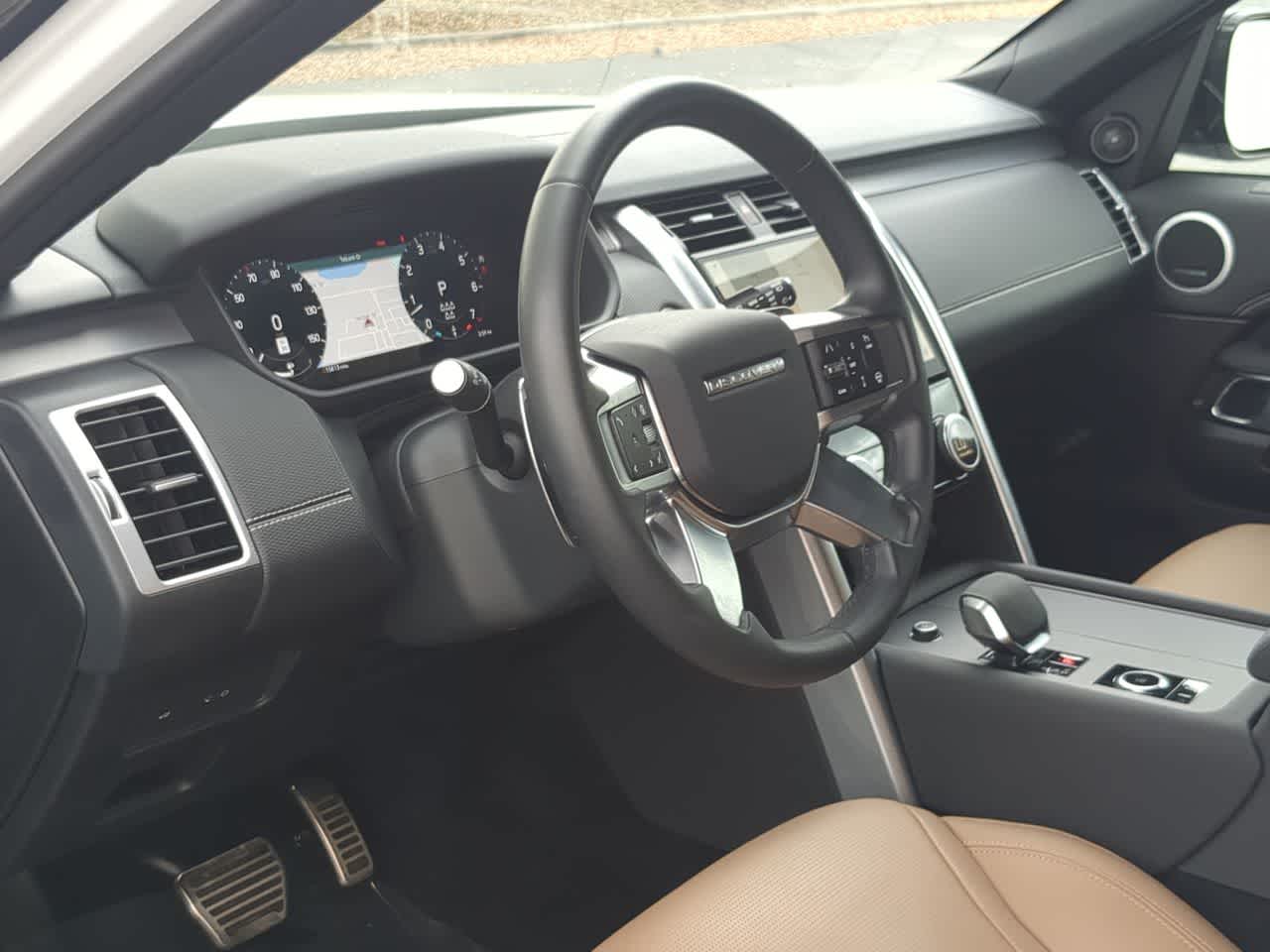 Thumbnail: 2025 Land Rover Discovery - 10