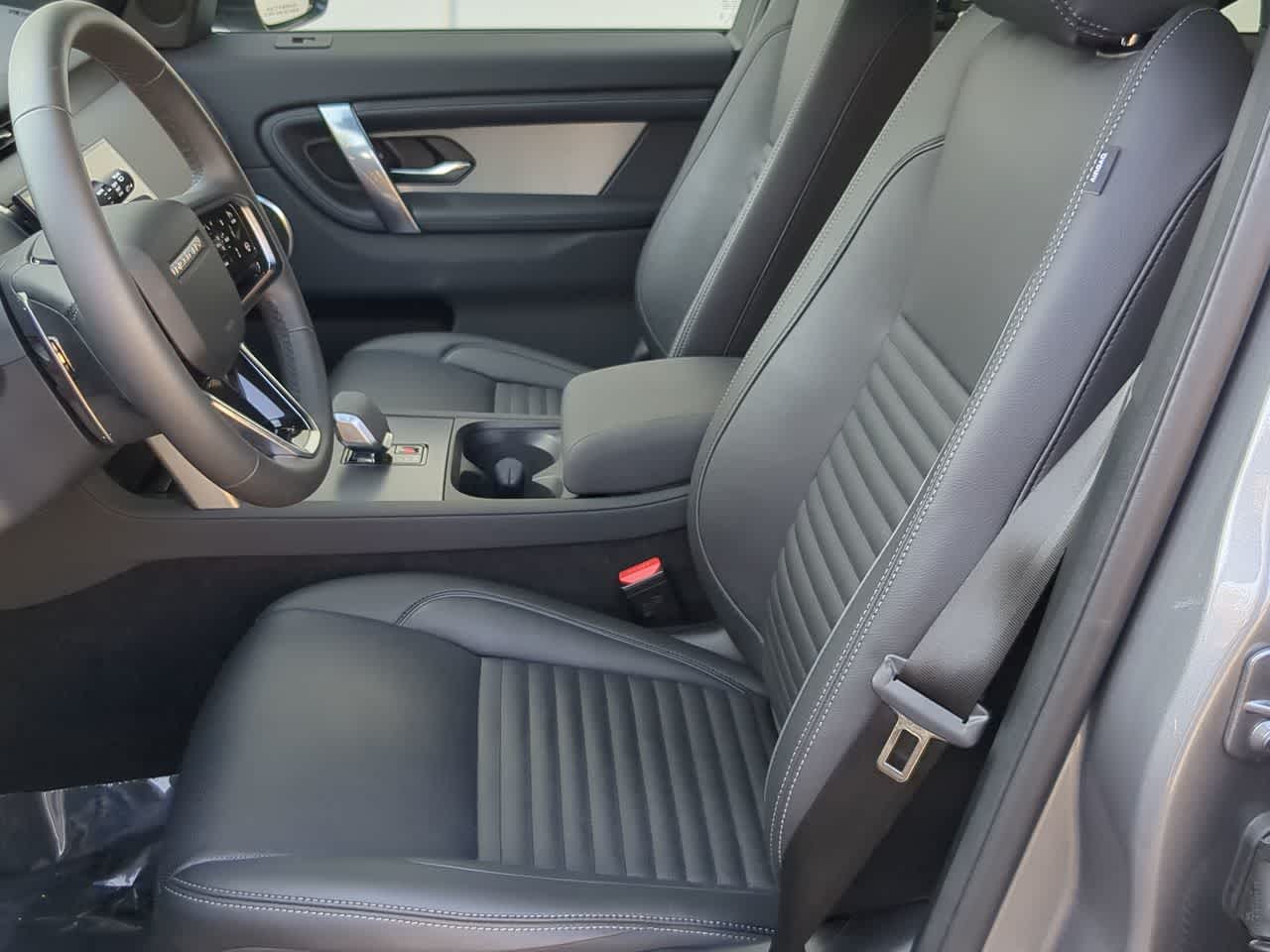 Thumbnail: 2025 Land Rover Discovery Sport - 17